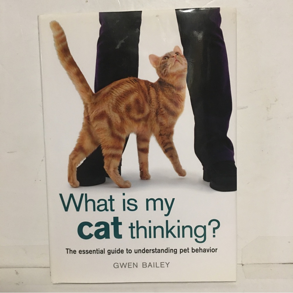 BOOK What is my cat thinking? Essential guide to animal behavior Gwen Ba…